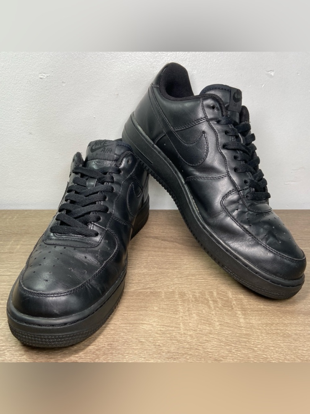 Nike Air Force 1 Low Top Mens 10.5 Triple Black Sneakers 315122-001